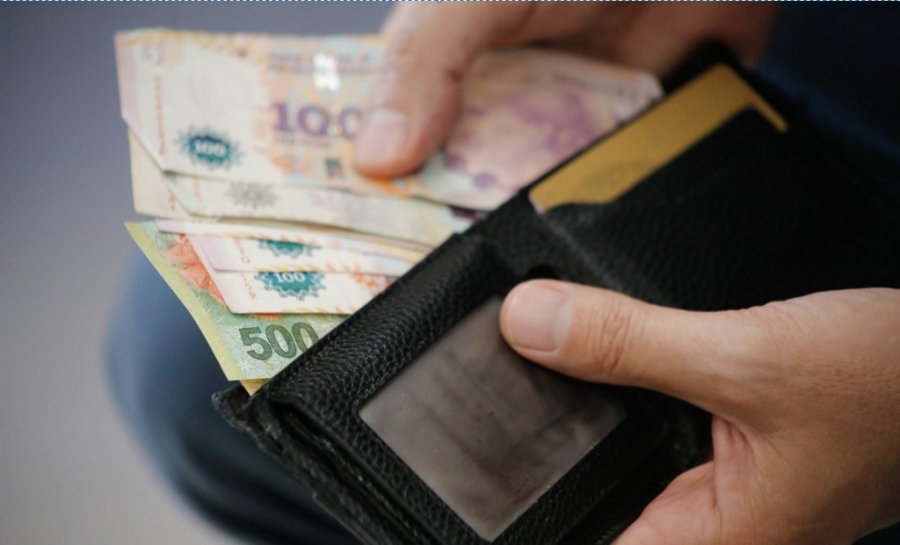 El Gobierno defini&oacute; los nuevos montos para el salario m&iacute;nimo hasta agosto de 2026.