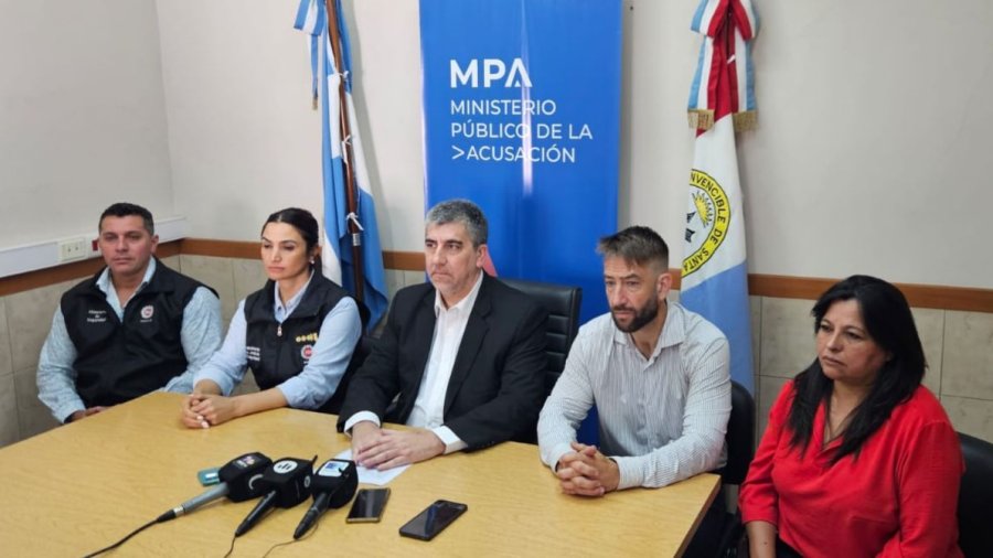 Gianni, Carrizo, Vottero, Galfrascoli y Cainelli durante la conferencia de prensa en la Fiscal&iacute;a Regional de Rafaela, este mi&eacute;rcoles por la ma&ntilde;ana. (FOTO SCS)