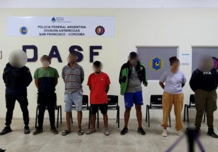 Cuatro hombres y una mujer fueron detenidos durante los allanamientos realizados por Polic&iacute;a Federal en Frontera y Josefina.