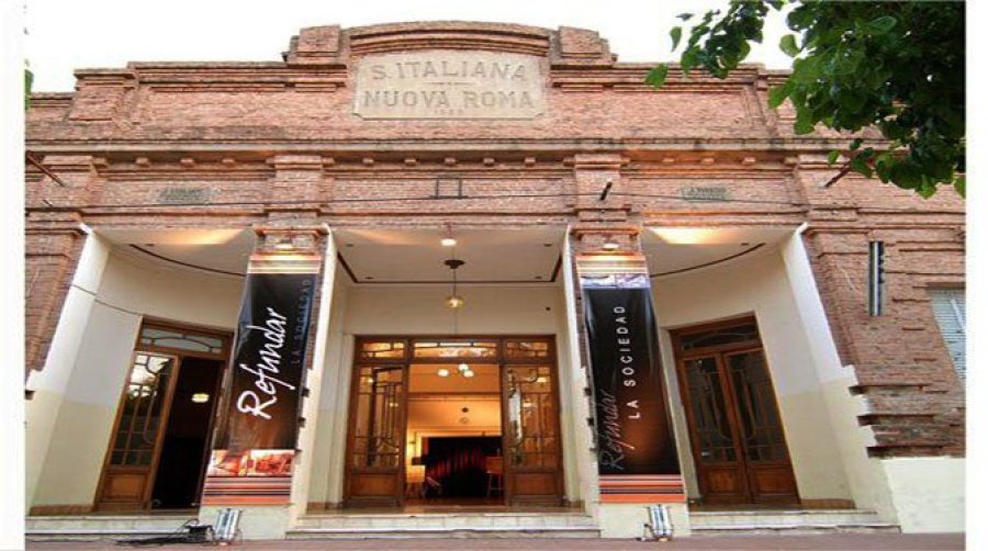 Fachada de la instituci&oacute;n.