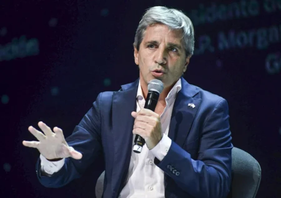 El ministro de Econom&iacute;a, Luis Caputo.