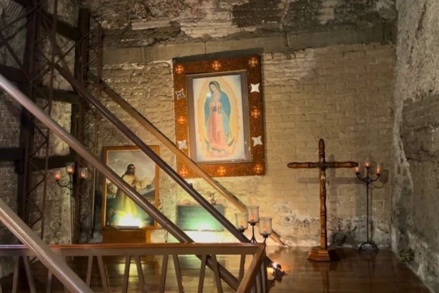 Rastros de la primera ermita donde se resguard&oacute; la imagen de la Virgen de Guadalupe dentro de la Antigua Parroquia de Indios.