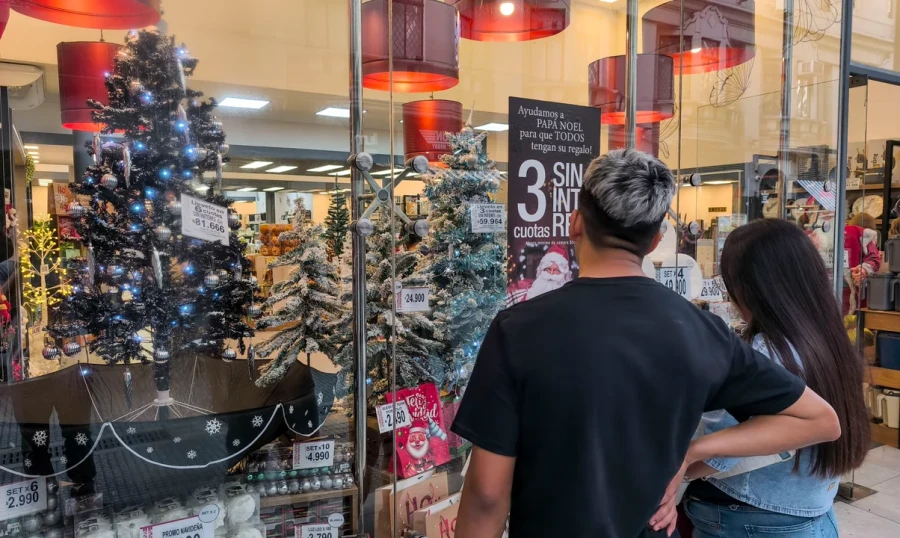 Las promociones y descuentos acaparan las compras navide&ntilde;as.