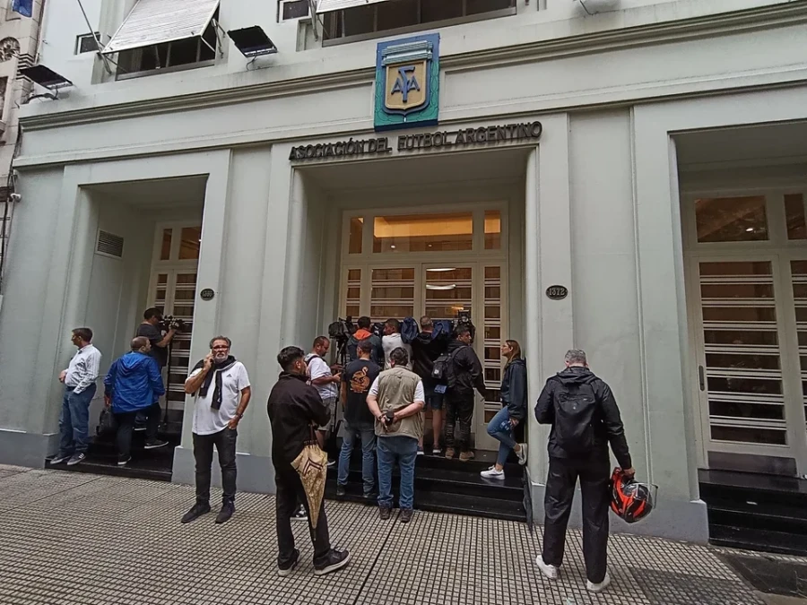 MOVIMIENTOS EXTERNOS. Los allanamientos generaron revuelo en AFA.