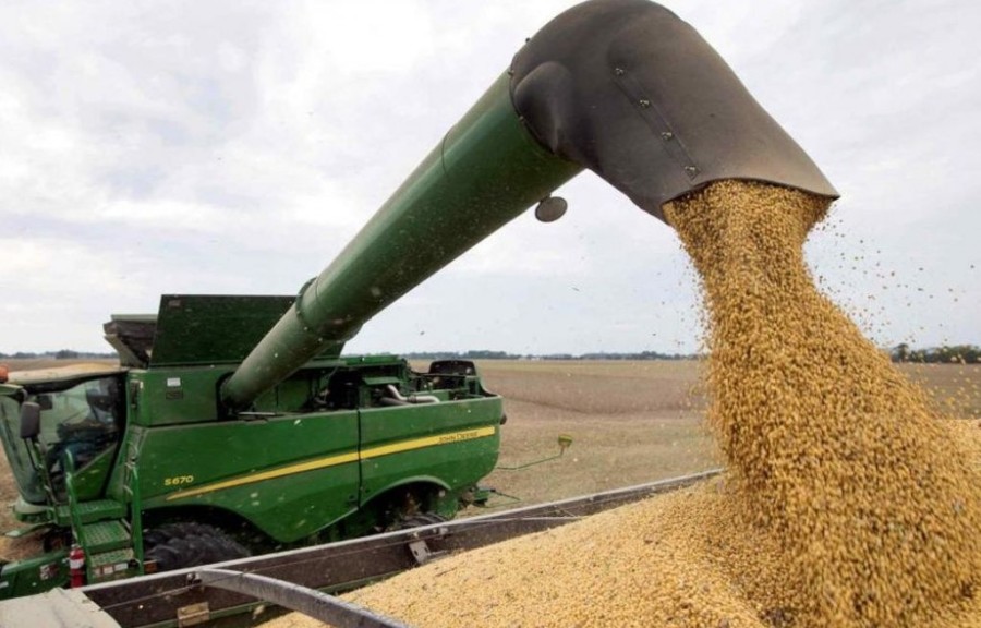 PULGAR ARRIBA. La baja de las retenciones al campo sum&oacute; el apoyo de las Bolsas de Cereales y Comercio.