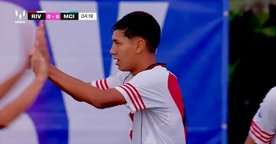 Festejo de gol de Felipe L&oacute;pez.