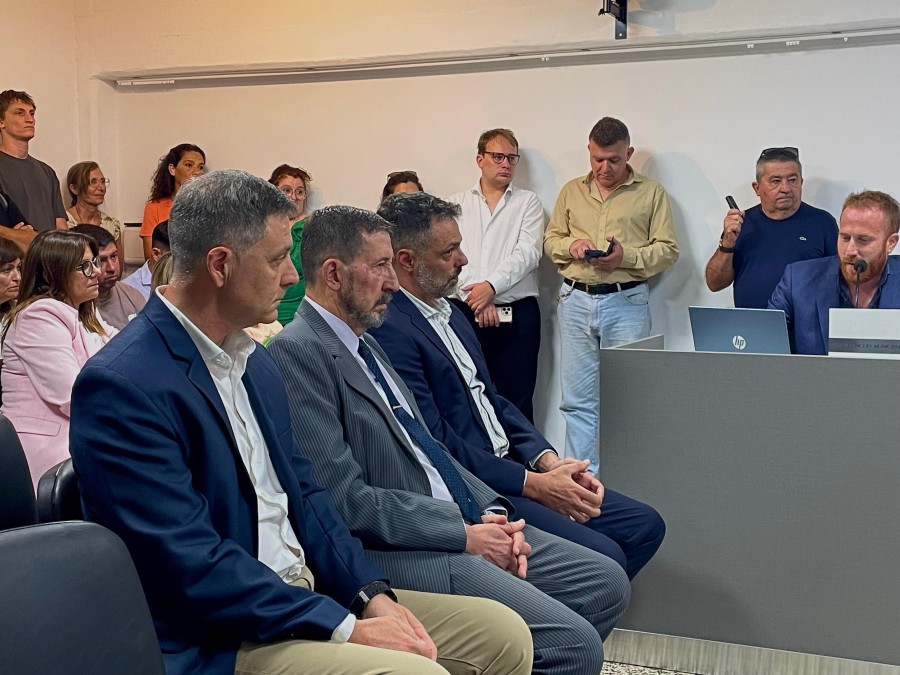 Fernando Cattaneo, Jos&eacute; Delmastro y Sebasti&aacute;n Nicolau  esperando el momento de jurar.