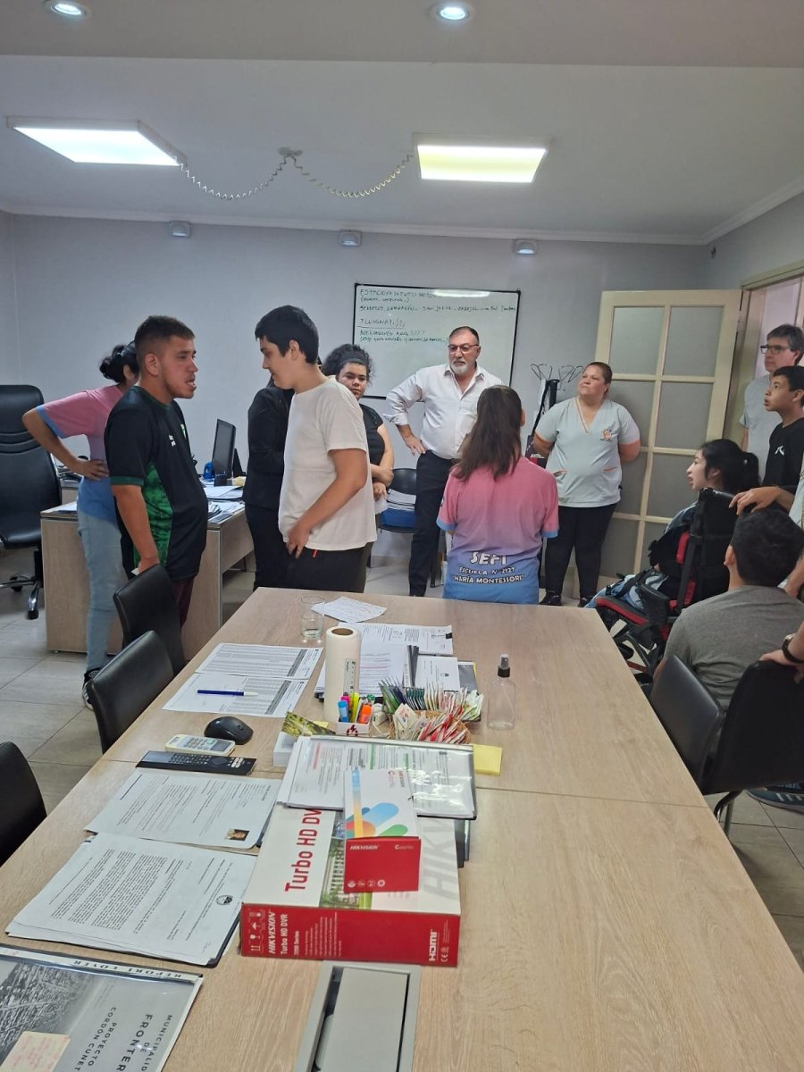 En la Municipalidad fueron recibidos por el intendente, Oscar Mart&iacute;nez.