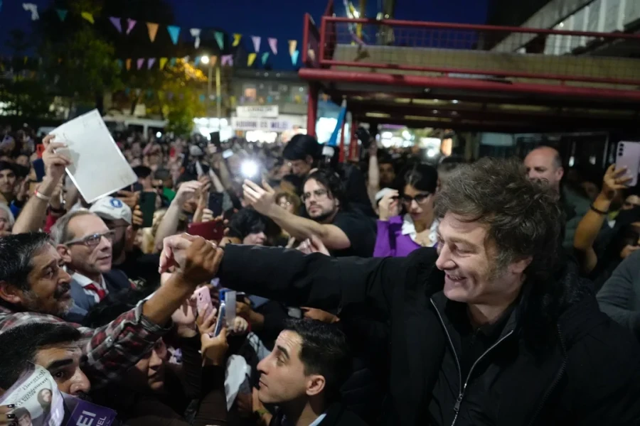 Javier Milei en una visita a C&oacute;rdoba.