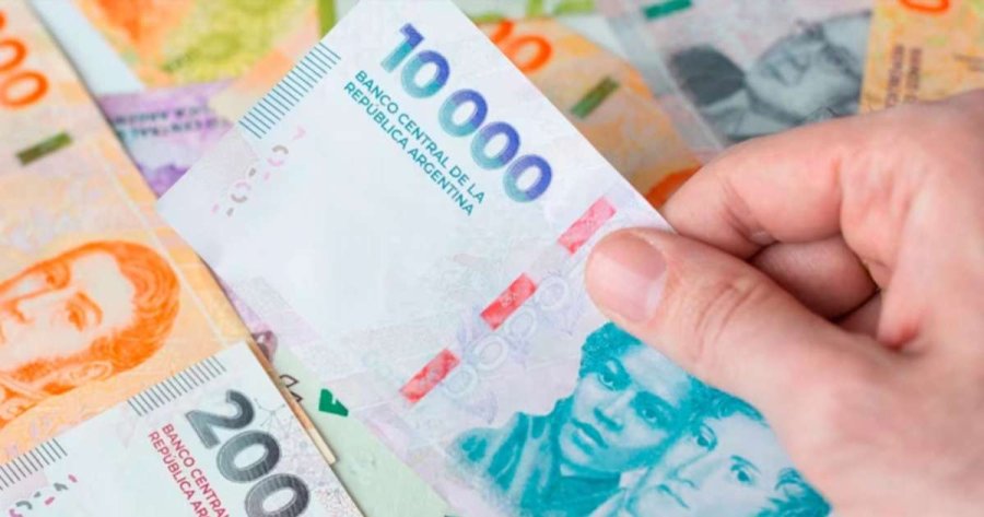 BAJO PODER ADQUISITIVO. Un informe privado revela que casi tres de cada diez asalariados registrados usar&aacute;n el aguinaldo de diciembre para ponerse al d&iacute;a con deudas.