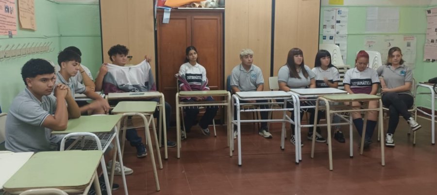 Los estudiantes distinguidos durante la reciente ceremonia.
