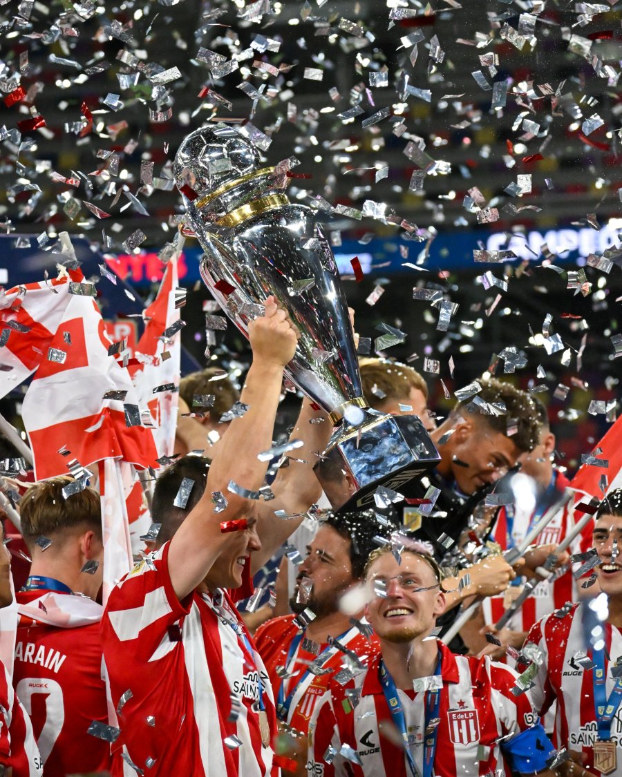 EL FESTEJO. Lo m&aacute;s importante para los jugadores de Estudiantes.