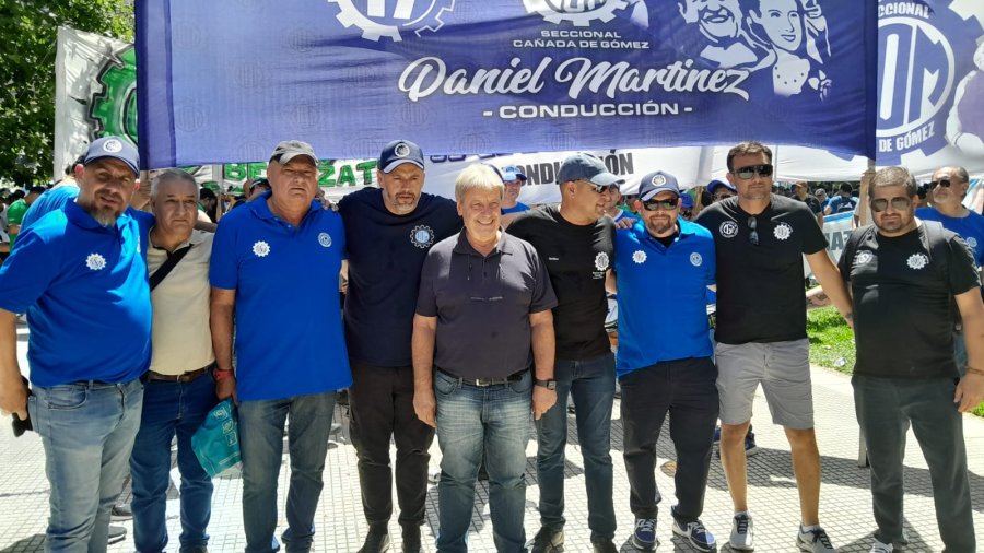 EN BUENOS AIRES Y ROSARIO. Los sindicalistas Roberto Oesquer (UOM, CGT Rafaela) y Darío Cocco (SEOM) formaron parte de la movilización contra la reforma laboral.