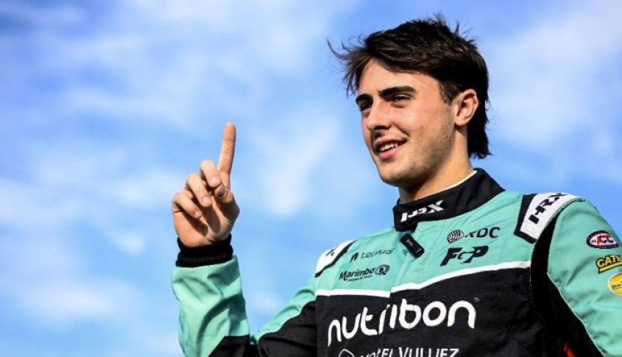 Marco Dianda asciendo al TC luego de consagrarse en el TC Pista.