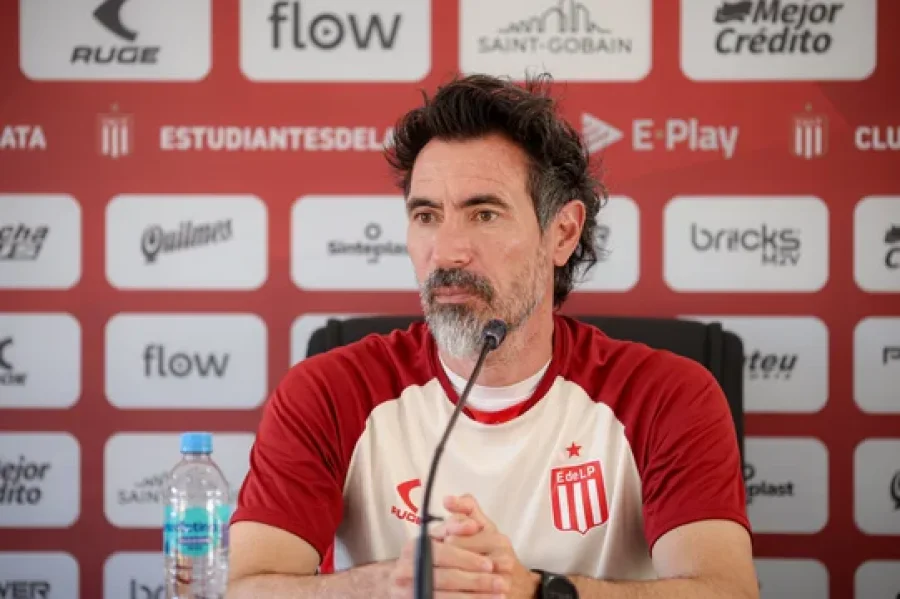 Eduardo Dom&iacute;nguez, director t&eacute;cnico de Estudiantes de La Plata.