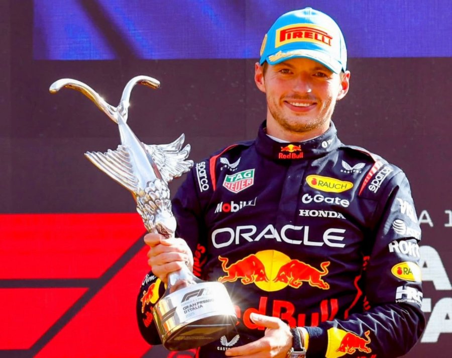 Max Verstappen festejando su triunfo en el Gran Premio de Italia.