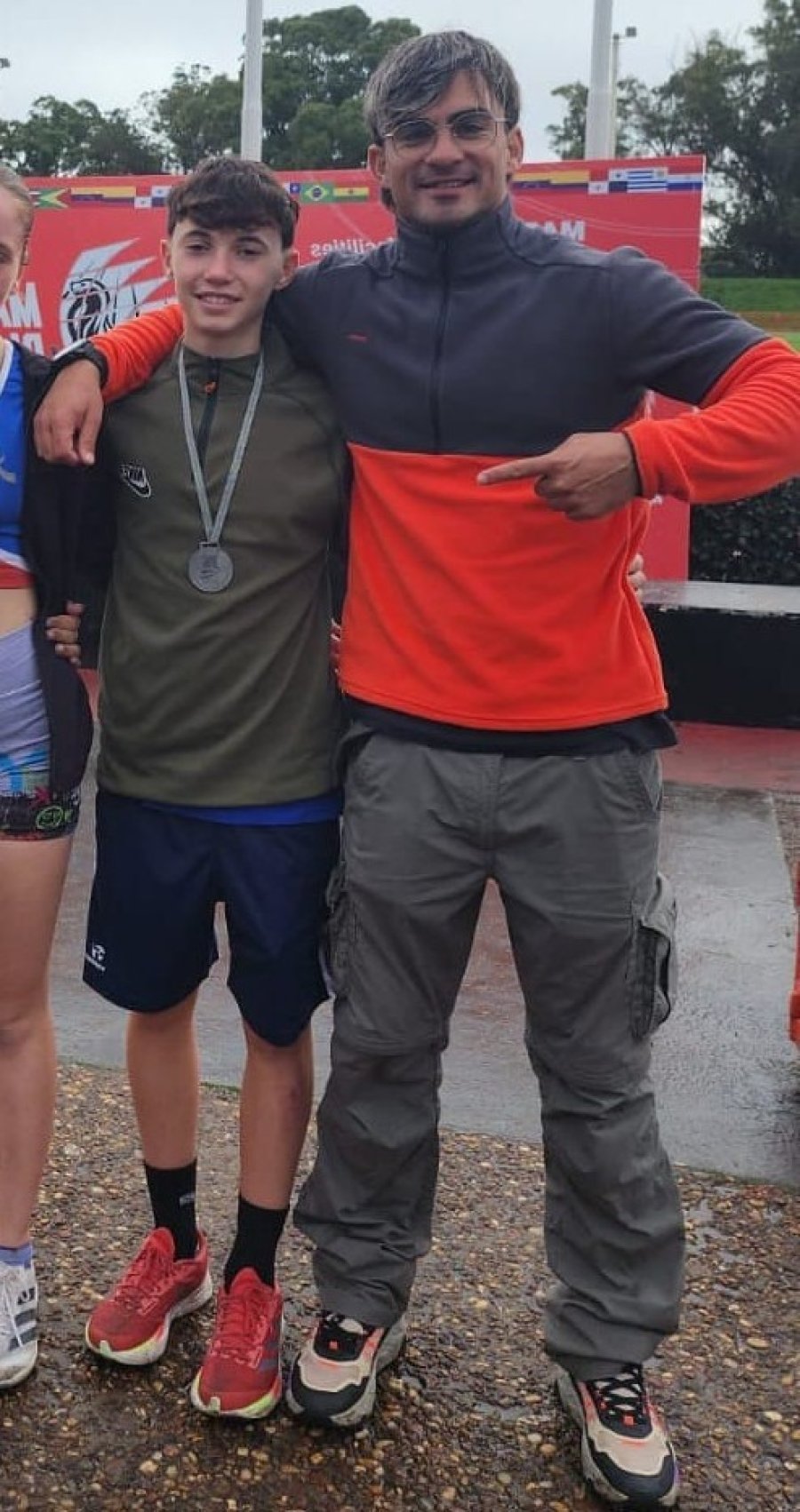 CON POSIBILIDADES. Francisco Fregona junto al entrenador Ariel Magallanes.