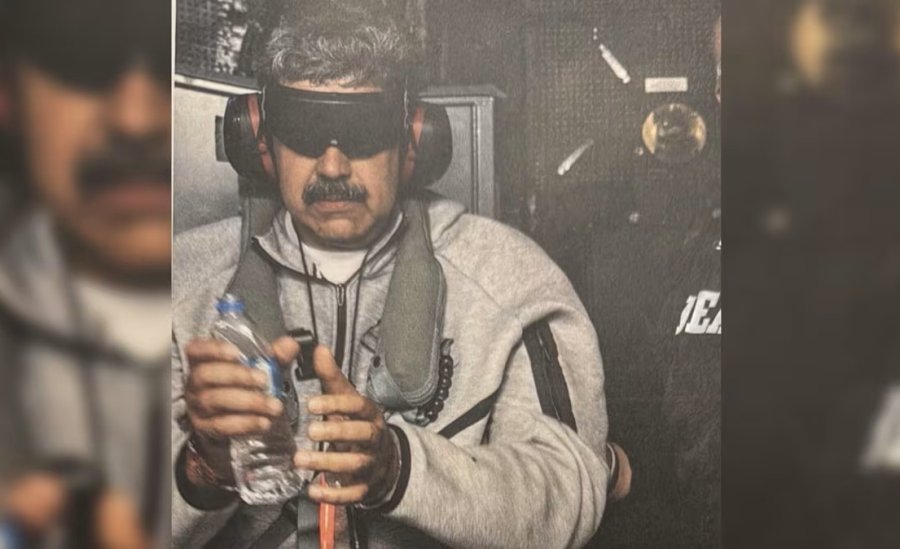 Nicol&aacute;s Maduro, tras ser arrestado a bordo del 'USS Iwo Jima', una imagen difundida por Trump en su red social, Truth.