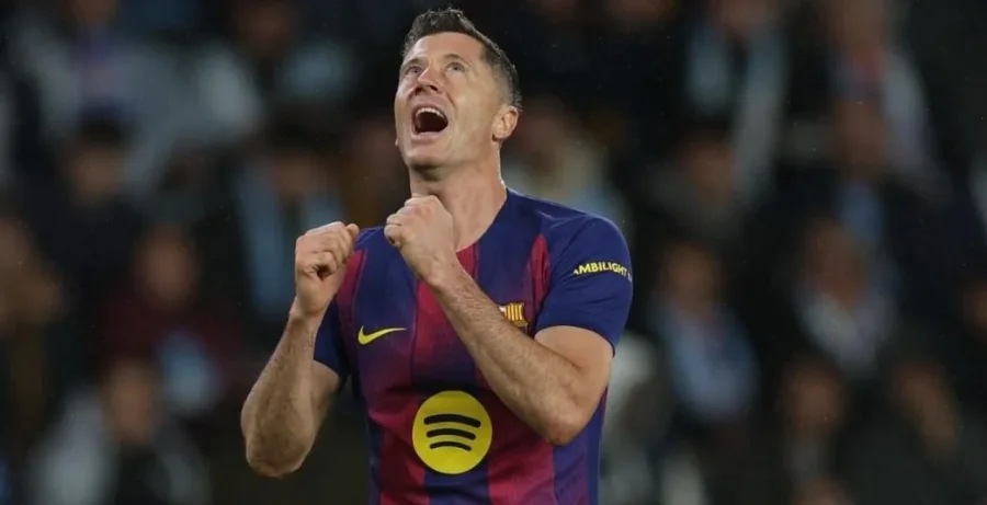 Lewandoswki marc&oacute; el segundo gol de Barcelona.