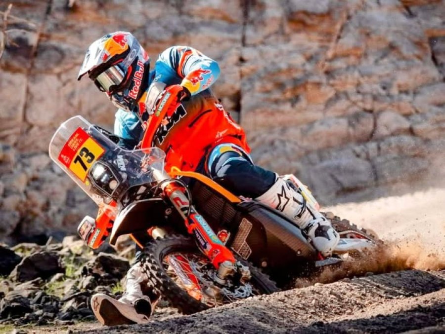 El juvenil piloto espa&ntilde;ol Edgar Canet lidera con la KTM.