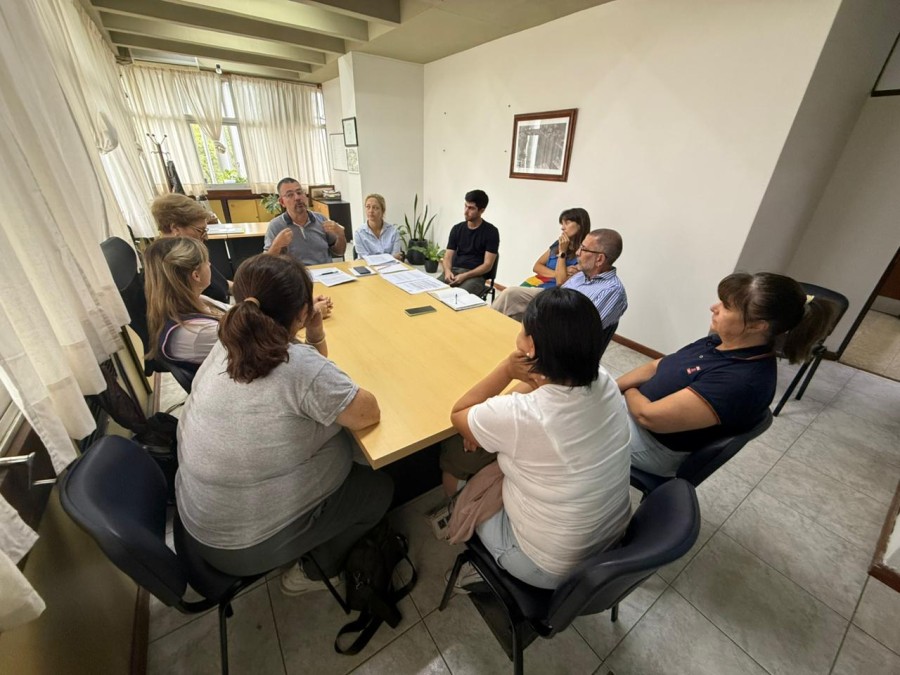 Bottero recibi&oacute; en su despacho a concejales oficialistas y representantes de jardines materiales privados.
