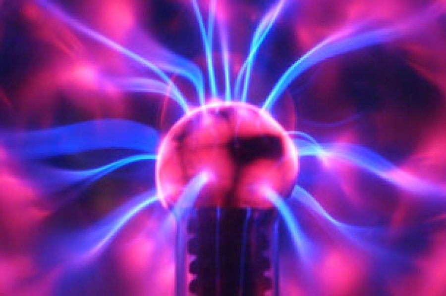 Al estar en contacto con la electricidad est&aacute;tica los cabellos se ponen de punta. Esto es generado por el desequilibrio entre las cargas positivas y negativas de todos los objetos que nos rodean.