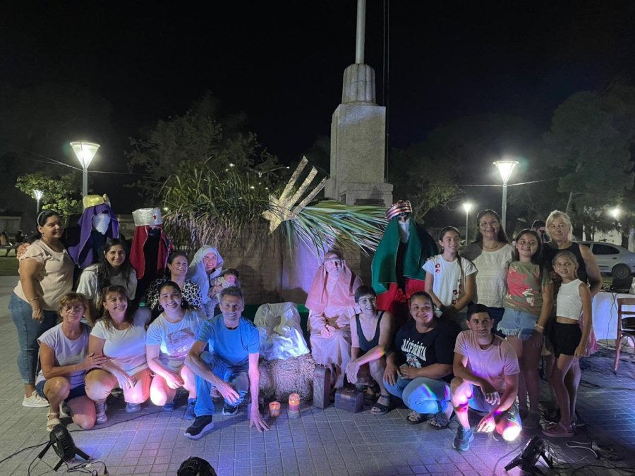 Los Reyes Magos, la Sagrada Familia, el Presidente Comunal y organizadores.