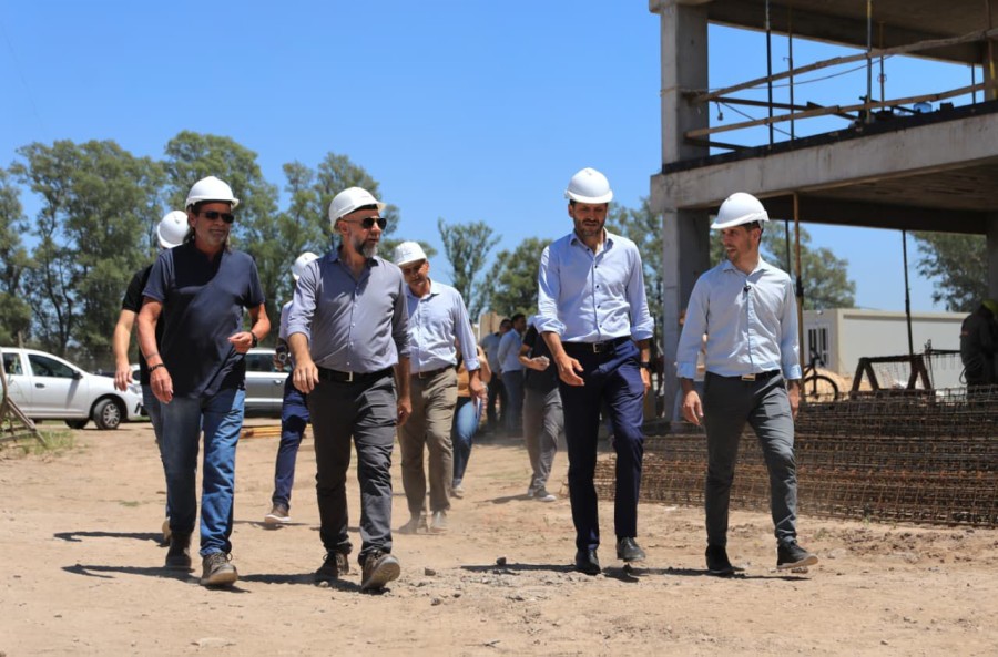 El microestadio presenta actualmente un avance cercano al 45 por ciento y tendr&aacute; capacidad para alrededor de 3.000 espectadores sentados.