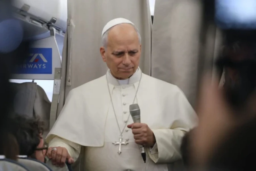 EN EL AVI&Oacute;N. El Pont&iacute;fice en la rueda de prensa en la nave en el que volvi&oacute; a Roma.