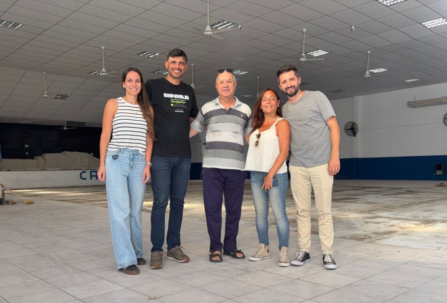 Paz Caruso, Maximiliano Postovit, Hugo Vegetti, Valeria Soltermam y Juan Senn en el Club de Abuelos Unidos. (FOTO PRENSA BLOQUE CONCEJALES PJ)