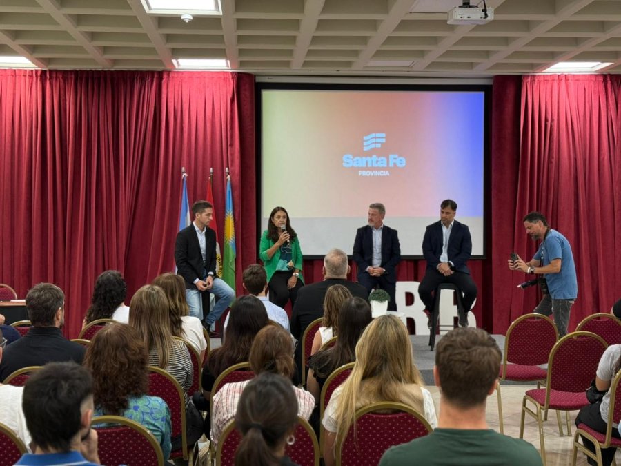 ENCUENTRO. La actividad se realiz&oacute; en el SUM del Centro Comercial y estuvo destinada a c&aacute;maras empresariales, estudios contables y empresas de la ciudad y la regi&oacute;n.