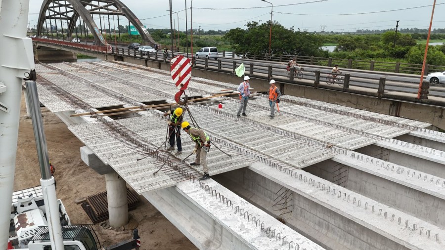 El nuevo puente provincial, ya alcanza un 30 % de avance.