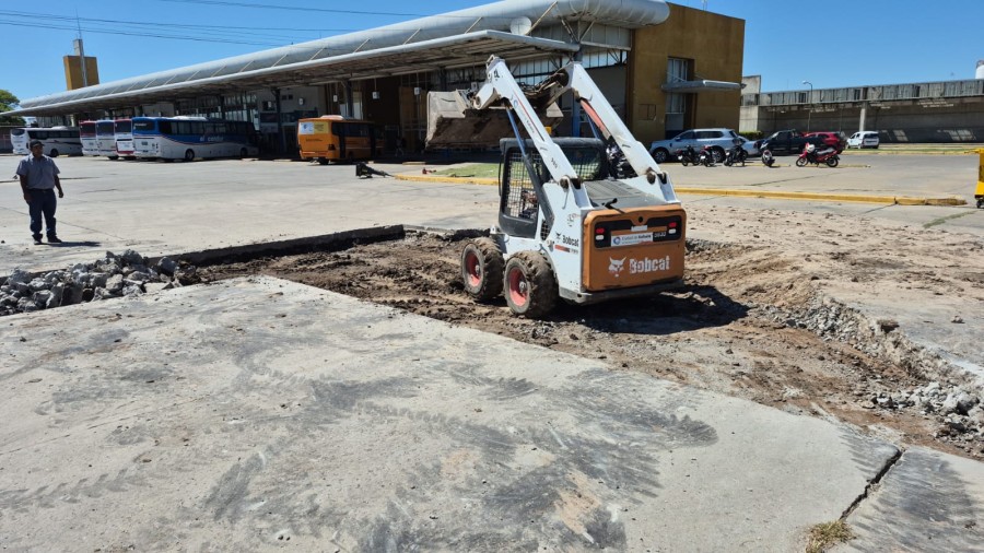 En una primera etapa, las obras consisten en levantar los sectores donde el pavimento est&aacute; roto.