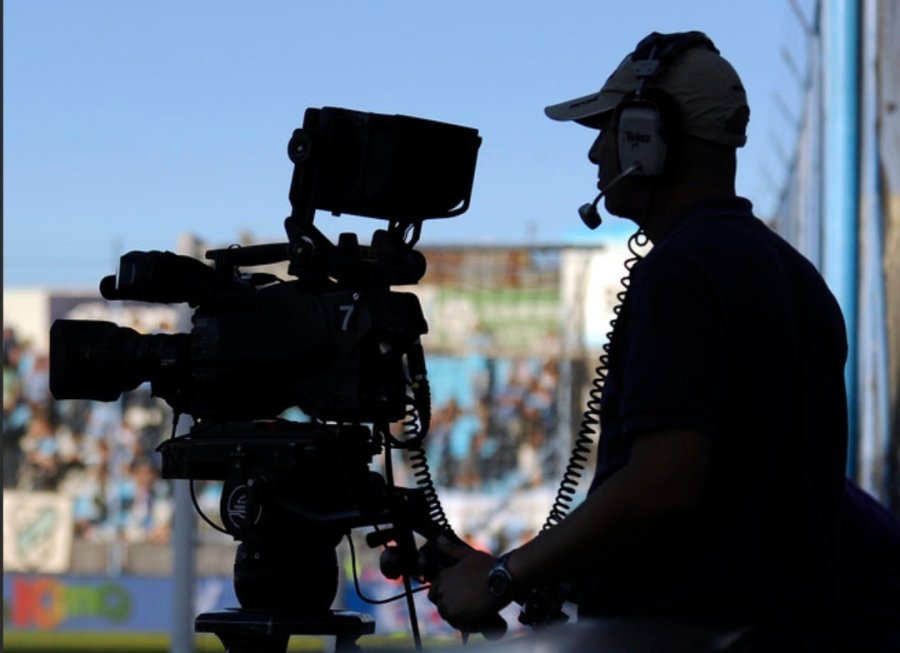 FACTOR CLAVE. Los clubes necesitan los ingresos de los derechos televisivos.
