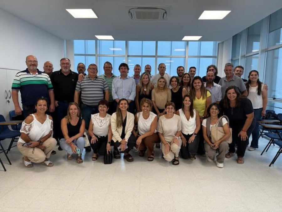 El grupo que esta ma&ntilde;ana particip&oacute; en la reuni&oacute;n.