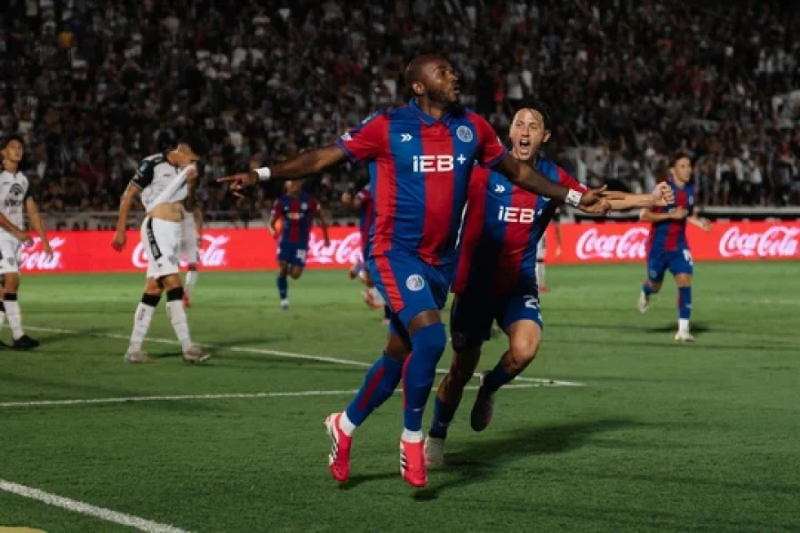 GOLEADOR. El festejo de Herazo.