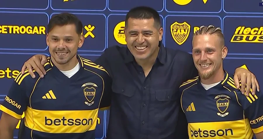 PRESENTADOS. Romero y Ascacibar, junto a Riquelme.