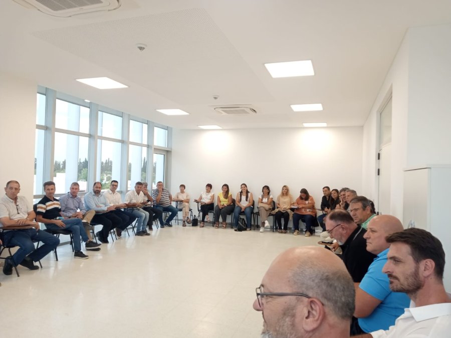 Los jefes de gobierno locales durante el encuentro.