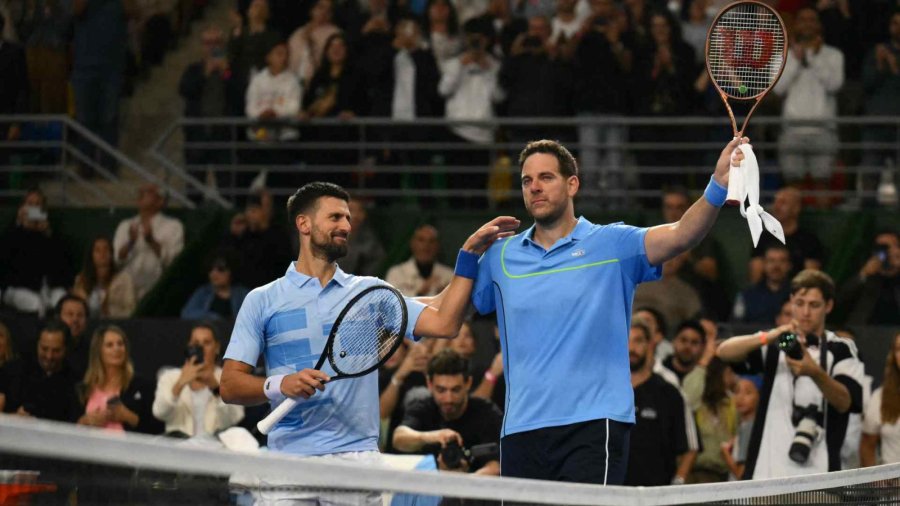 Djokovic y Del Potro durante la emotiva despedida del tandilense.