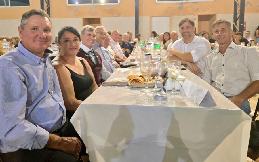 La mesa de las autoridades.