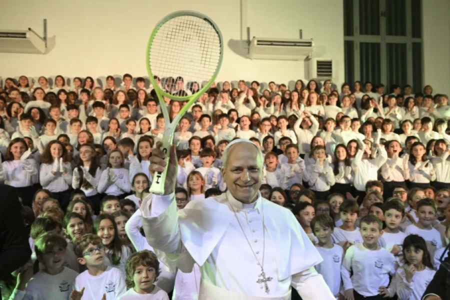 El  Papa durante su visita a la Escuela Pontificia Pablo VI de Castel Gandolfo el 17 de diciembre de 2025 .