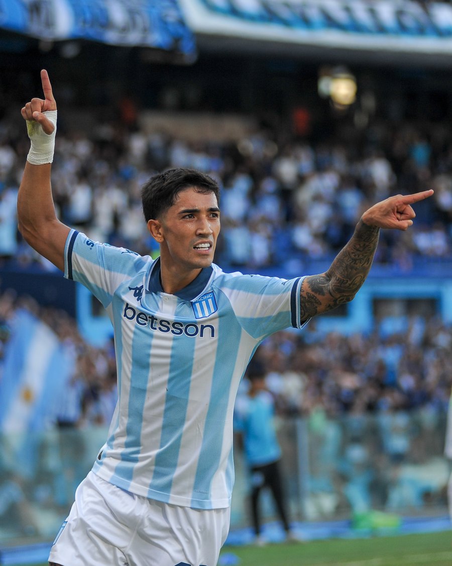 DELANTERO. Solari anot&oacute; uno de los tantos.