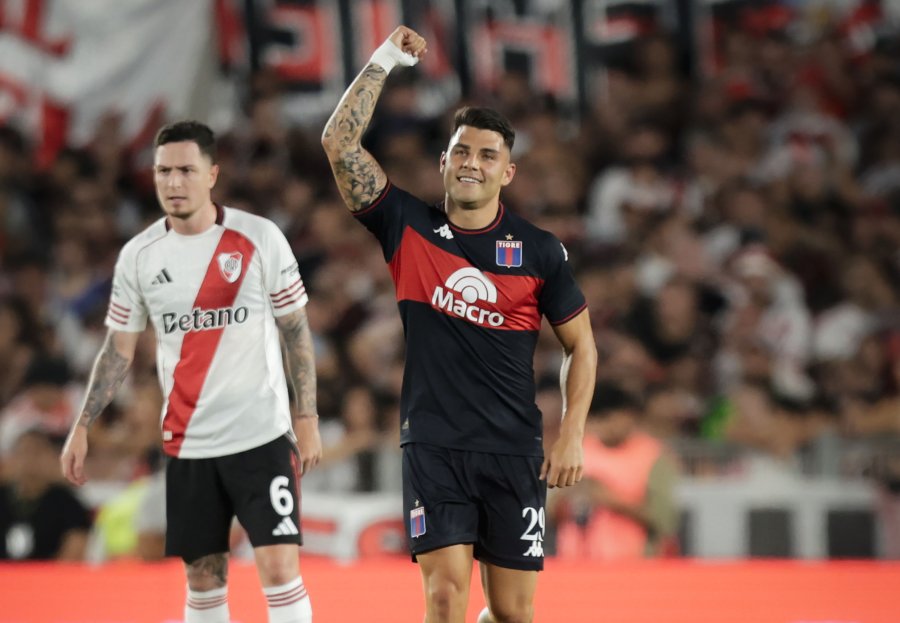 Ignacio Russo le marc&oacute; dos goles a River en el Monumental.
