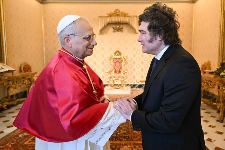 El Papa junto a Javier Milei.