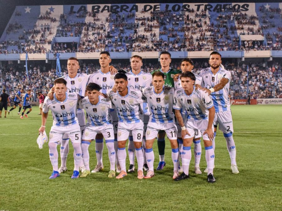 DEBUT DE VISITANTE. La Crema tendr&aacute; su primera salida de Alberdi y ser&iacute;a el mismo equipo que igual&oacute; con Almagro en el debut.