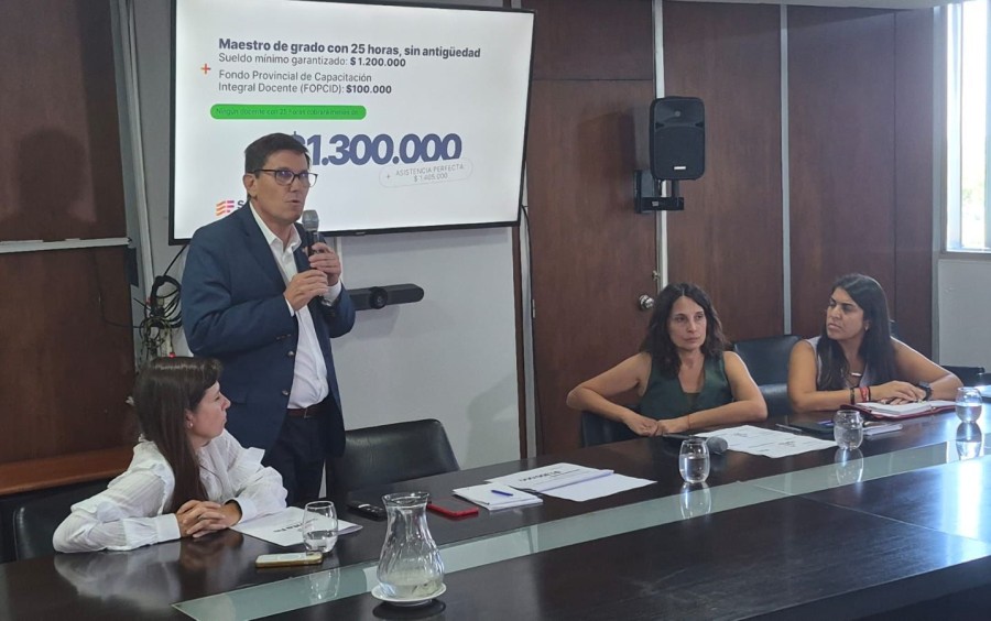 DI&Aacute;LOGO. La paritaria docente se llev&oacute; a cabo el mi&eacute;rcoles por la tarde.