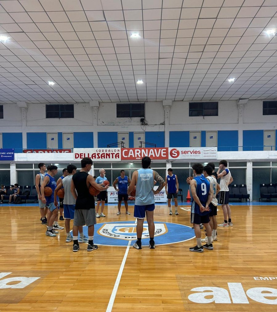 PUESTA A PUNTO. La Crema va sumando minutos de b&aacute;squet.