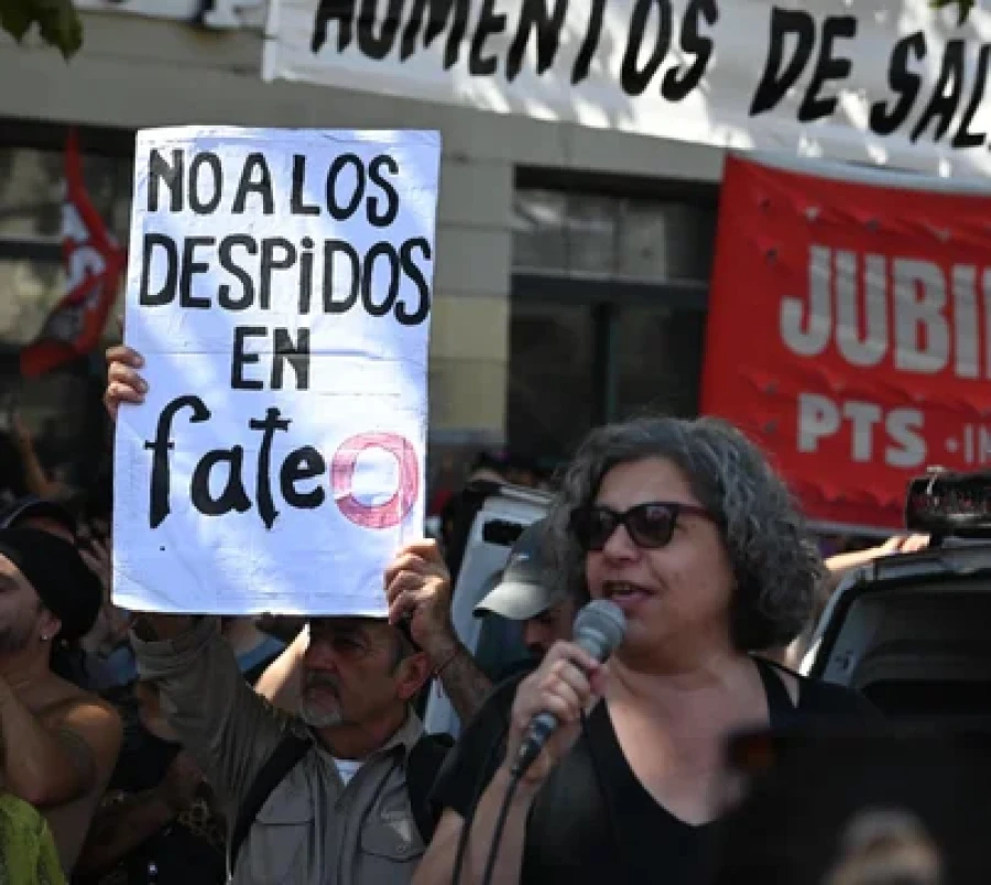 Los trabajadores de FATE en una marcha al Congreso.