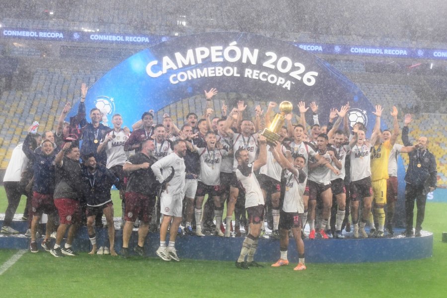 FESTEJO BAJO LA LLUVIA. Toda la euforia Granate en el Maracan&aacute;.
