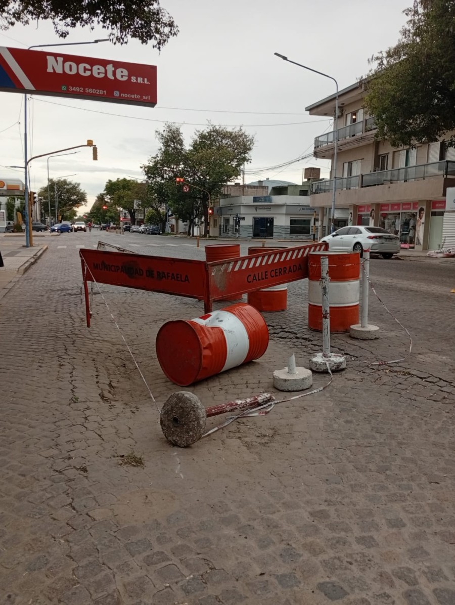 La s&uacute;per ondulaci&oacute;n, casi una laguna, sobre la mano norte de avenida Santa Fe, a metros de Urquiza y Paraguay.